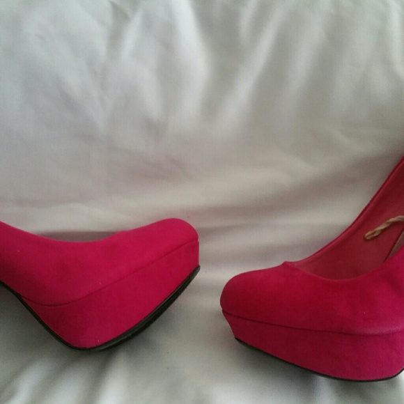 Heels - Picture 3 of 4